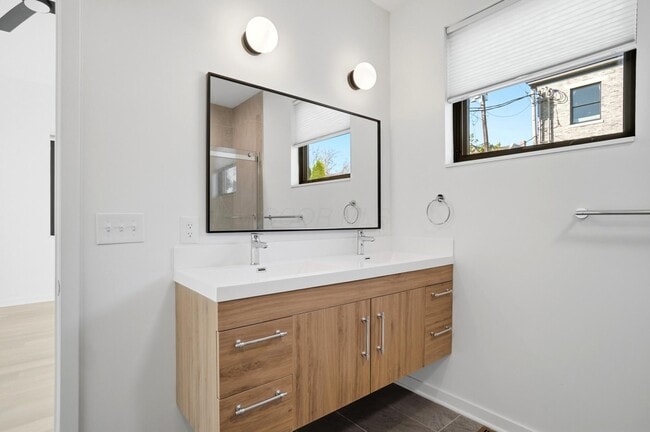 Building Photo - 33 N Blacksmith Ln