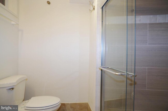 Building Photo - 6956 Westhampton Dr