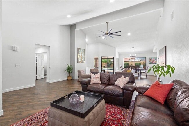 Building Photo - 10628 E Cinnabar Ave