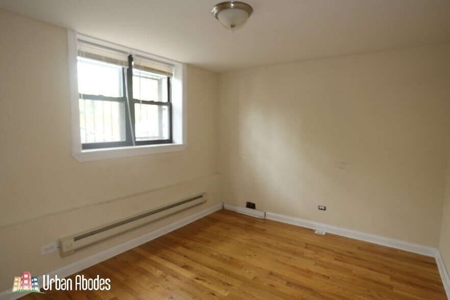 Building Photo - 456 W Barry Ave