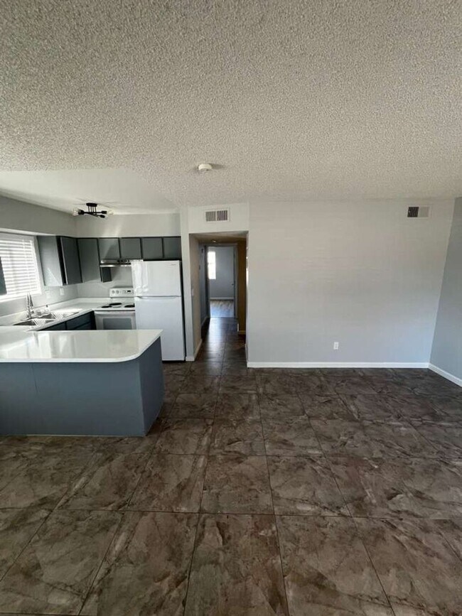 Building Photo - 5662 E Lake Mead Blvd