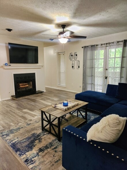 Building Photo - 905 Wynnes Ridge Cir SE