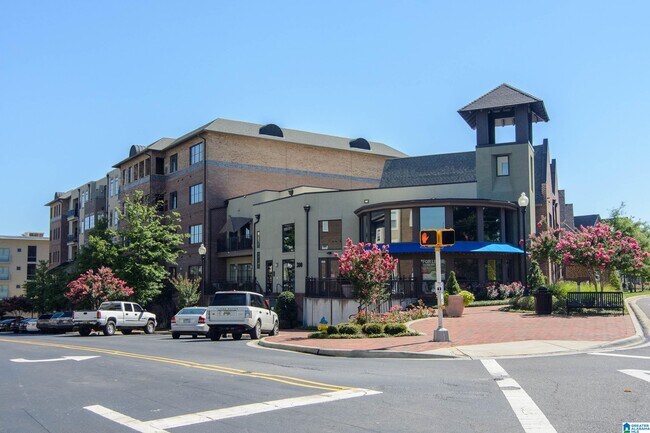 Building Photo - 350 19th St S