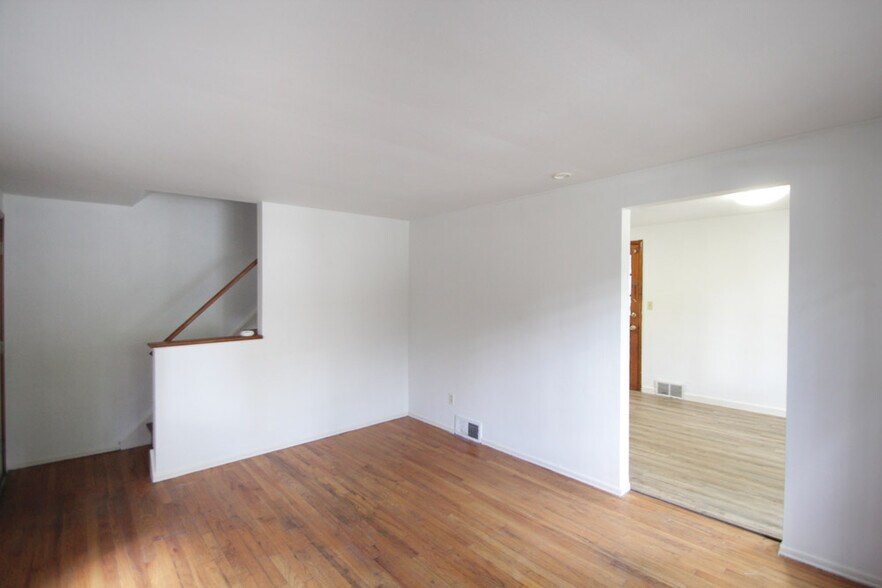 Building Photo - 421 Franklin Ave