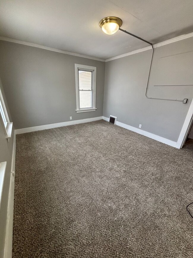 Building Photo - 814 16th St S