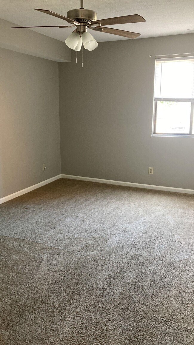 Building Photo - 1010 Blue Ridge Dr