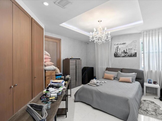 Building Photo - 3917 S Le Jeune Rd