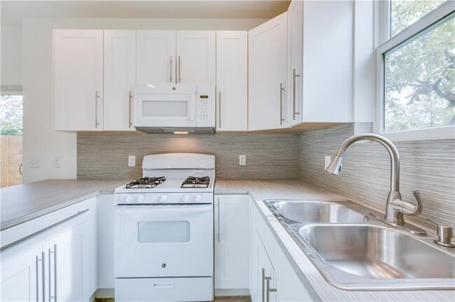 Building Photo - 1907 E 17th St