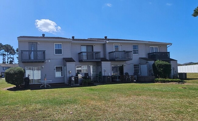Building Photo - 1117 Fawn Drive – Fully Furnished 3BR/2BA ...