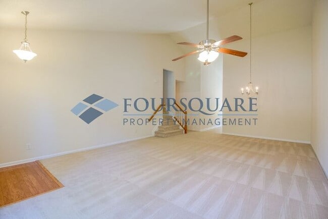 Building Photo - End Unit Townhome | First Floor Master Bed...