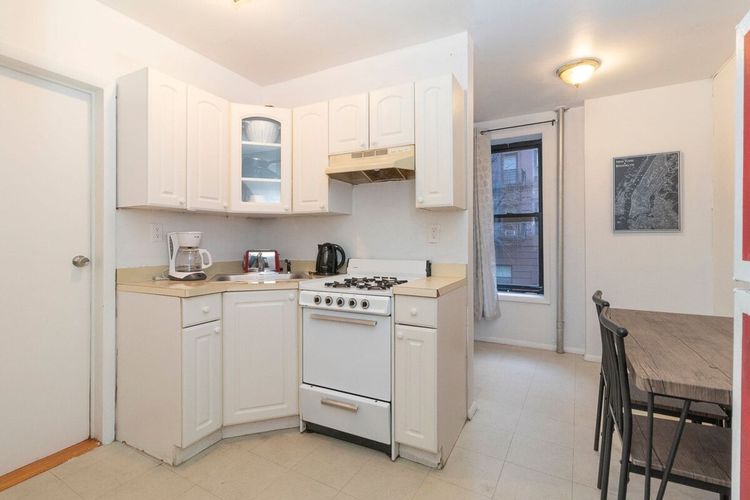 Building Photo - 329 E 94th St