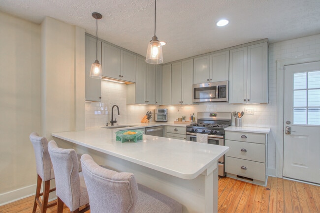 Building Photo - 1609A Cahal Ave