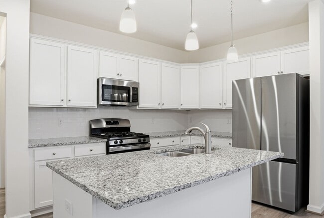 Building Photo - Stylish Townhouse Living in the Heart of Williamsburg