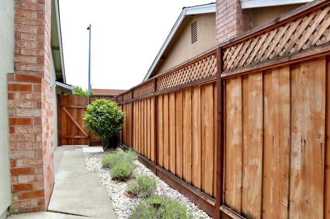 Building Photo - Adorable home in Northgate – Fremont!