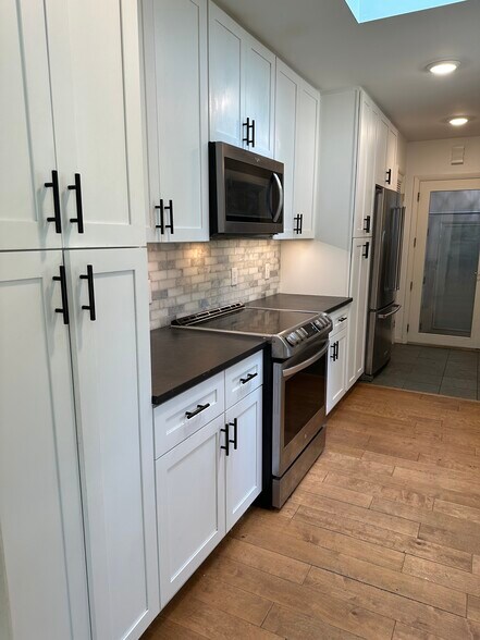 Building Photo - 2411 Peregrine Way