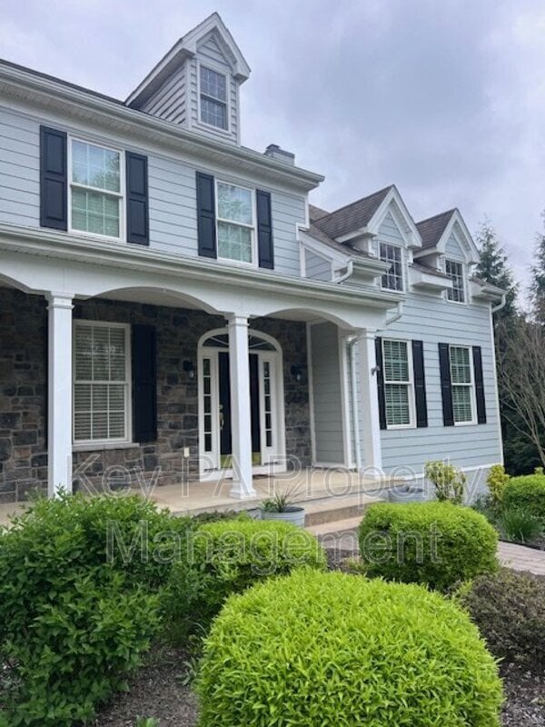 Building Photo - 155 Harrogate Dr