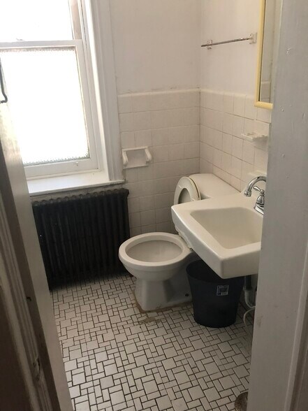 Building Photo - 414 S 41st Street