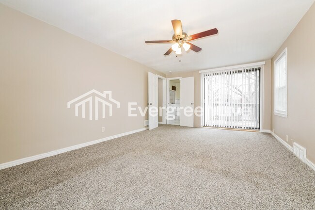 Building Photo - 8016 Holmes Rd