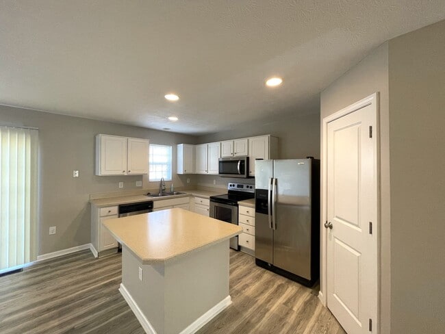 Building Photo - 5580 Crystal Falls St