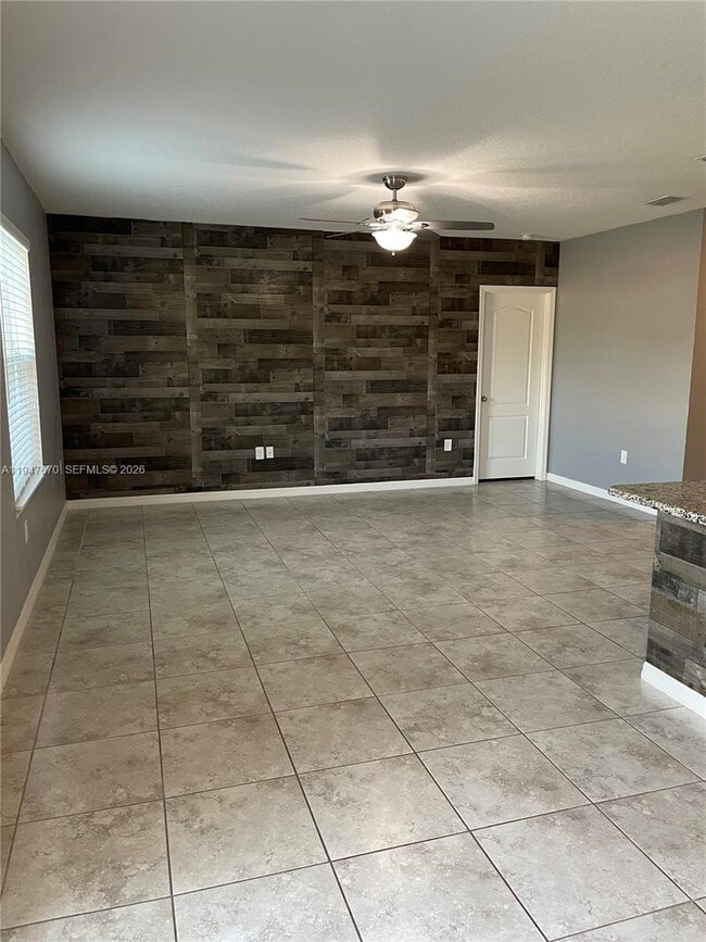 Building Photo - 982 SW Commonwealth Rd