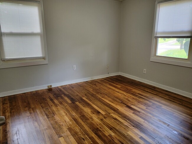 Building Photo - 2417 Ruby Dr