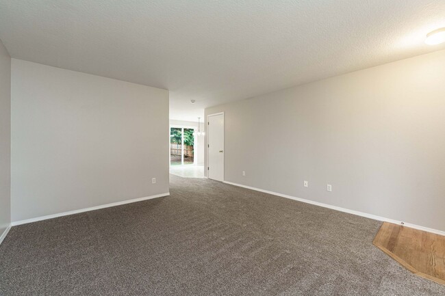 Building Photo - A/C Equipped 4 Bedroom 2.5 Bath Located in Desirable Fishers Grove - Union, Shahala and Ilahee Sc...