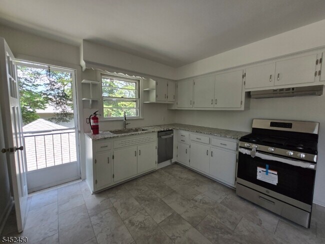 Building Photo - 384 Delawanna Ave