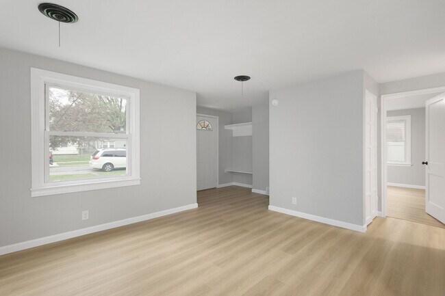 Building Photo - 1129 W Beale St