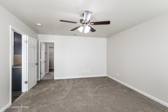 Building Photo - 7003 Hollow Oaks Dr