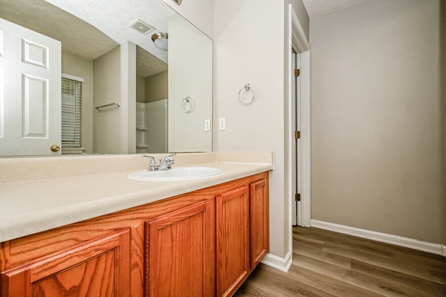 Building Photo - 10 Belmont Park Ln