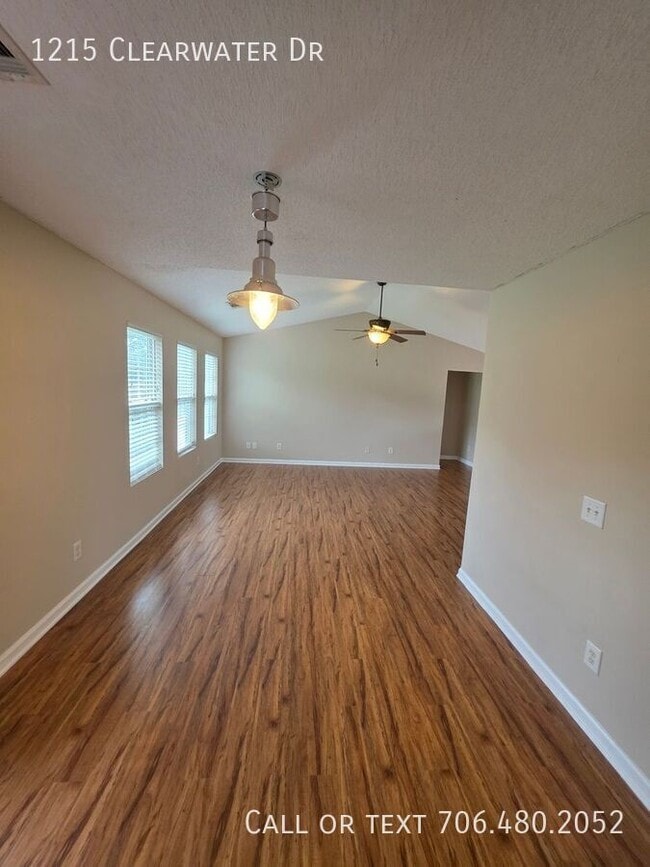 Building Photo - 1215 Clearwater Dr