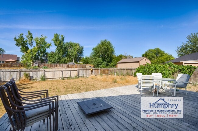 Building Photo - 3 Bedroom/2.5 Bathroom/2 Car Garage, 1,574 Sqft in the Landing Subdivision. Living Room/Dining Ro...