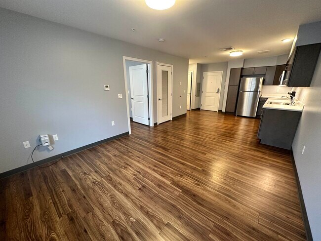 Building Photo - 52 E Ridge Dr