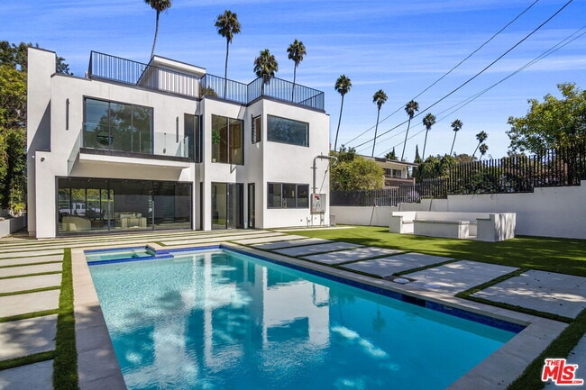 Building Photo - 12700 Montana Ave