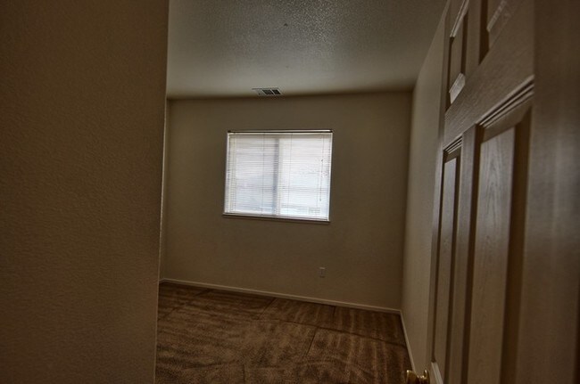 Building Photo - Willow Way Apartments