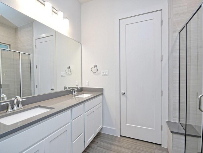 Building Photo - 1249 Summerbrooke Cir