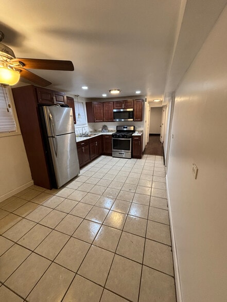 Building Photo - 13816 S Wentworth Ave