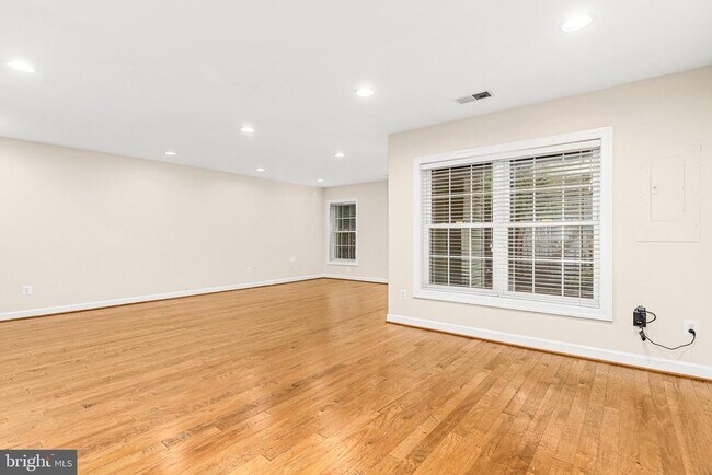 Building Photo - 3836 Elmwood Towne Way
