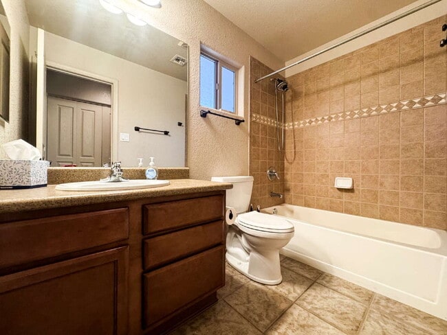 Building Photo - "3-Bed, 2-Bath Retreat in Estrella, Mesa Del Sol!"