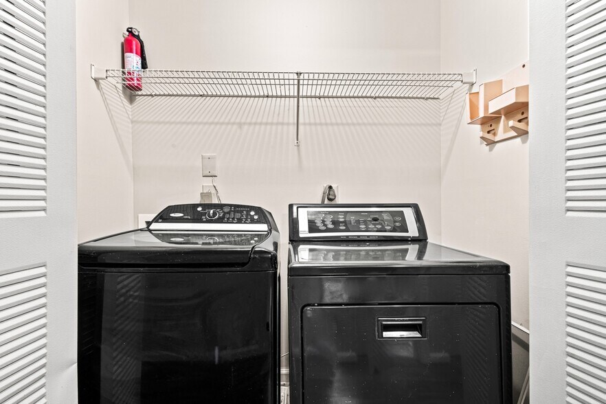 Washer/Dryer - 98 Hampshire Ct