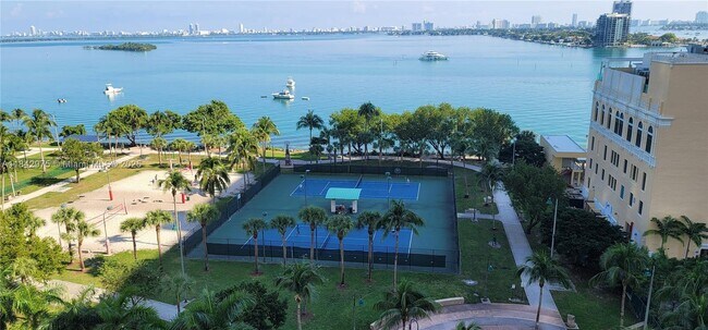 Building Photo - 1750 N Bayshore Dr