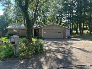 Building Photo - Available Now!  3-Bedroom, 2-Bathroom Spri...