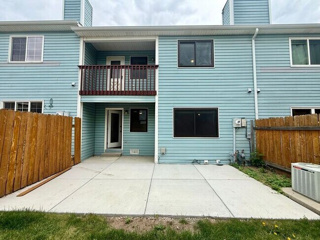Building Photo - 3 Bed/2.5Bath Townhome in Greeley