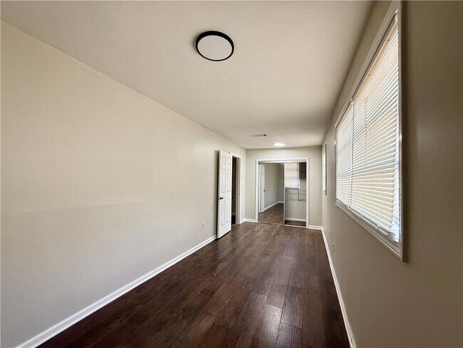 Building Photo - 1910 Wildwood Dr