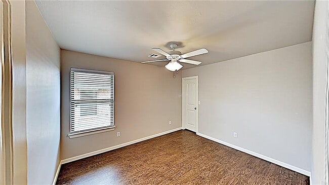 Building Photo - 4318 Stonehaven Dr