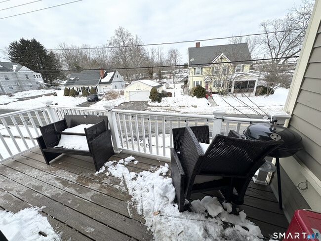 Building Photo - 345 Main St