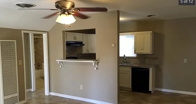 Primary Photo - 1306 unit B