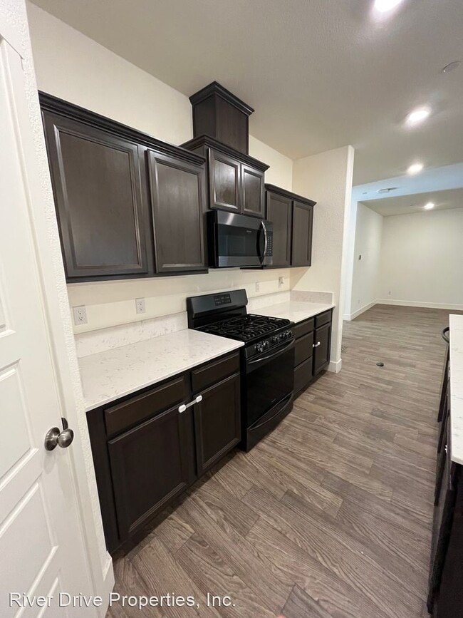 Building Photo - 4 br, 3 bath House - 2331 Explorador Drive