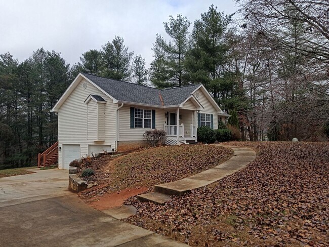 Building Photo - Gorgeous home in Weaverville available now!