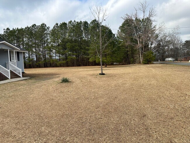Building Photo - 824 Congaree Church Rd